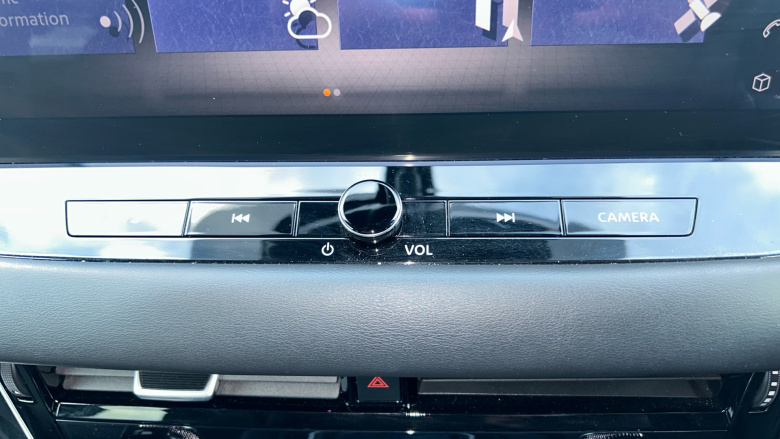 Nissan Qashqai 1.3 DiG-T MH N-Connecta 5dr Petrol Hatchback